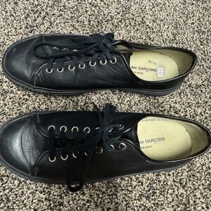 EUC UNISEX Comme des Garcons Black Leather Sneakers
Sz 25